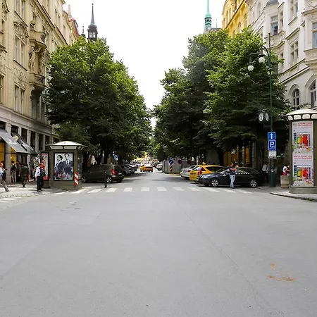 Luxurious In Parizska Street Apartament